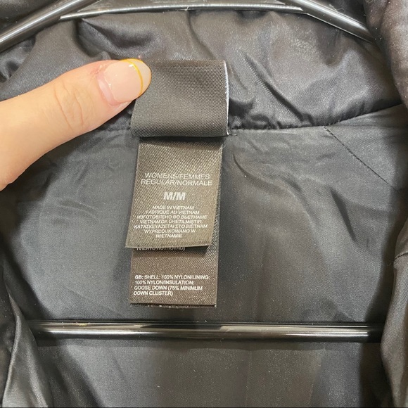 Women's North Face Puffer Jacket - Picture 5 of 7